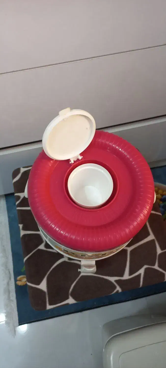 کلمن آب پایه دار|ظروف نگهدارنده، پلاستیکی، یک‌بارمصرف|تهران, تهرانپارس غربی|دیوار