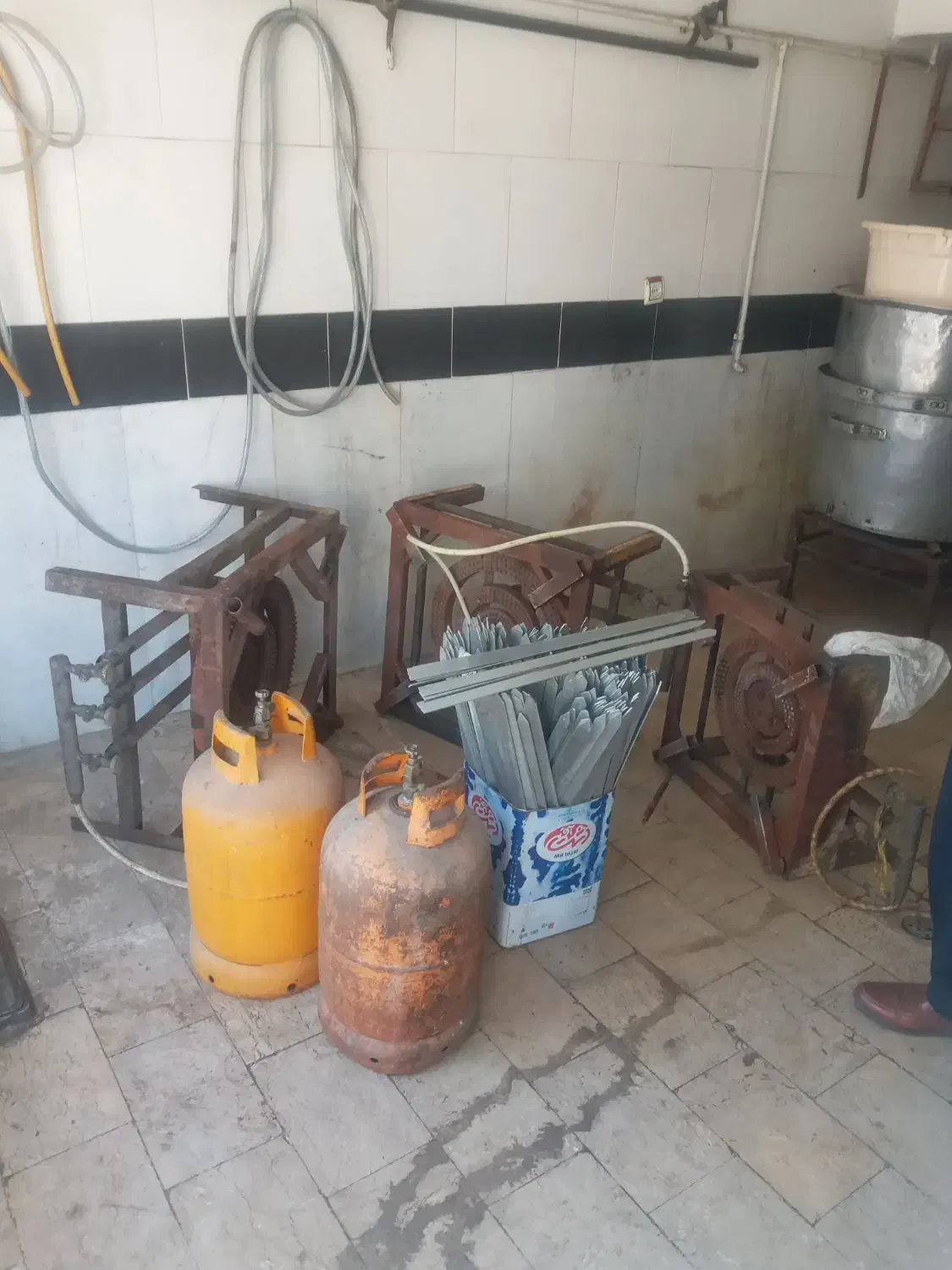 کپسول ایران گاز دو عدد و سیخ آلمینیوم چهارصد عدد|اجاق گاز و لوازم برقی پختوپز|همدان, |دیوار