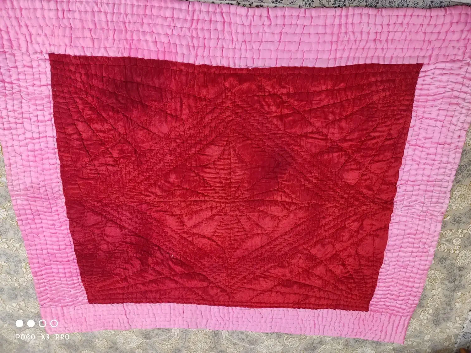 دوعدد لحاف|رختخواب، بالش، پتو|مسجد سلیمان, |دیوار