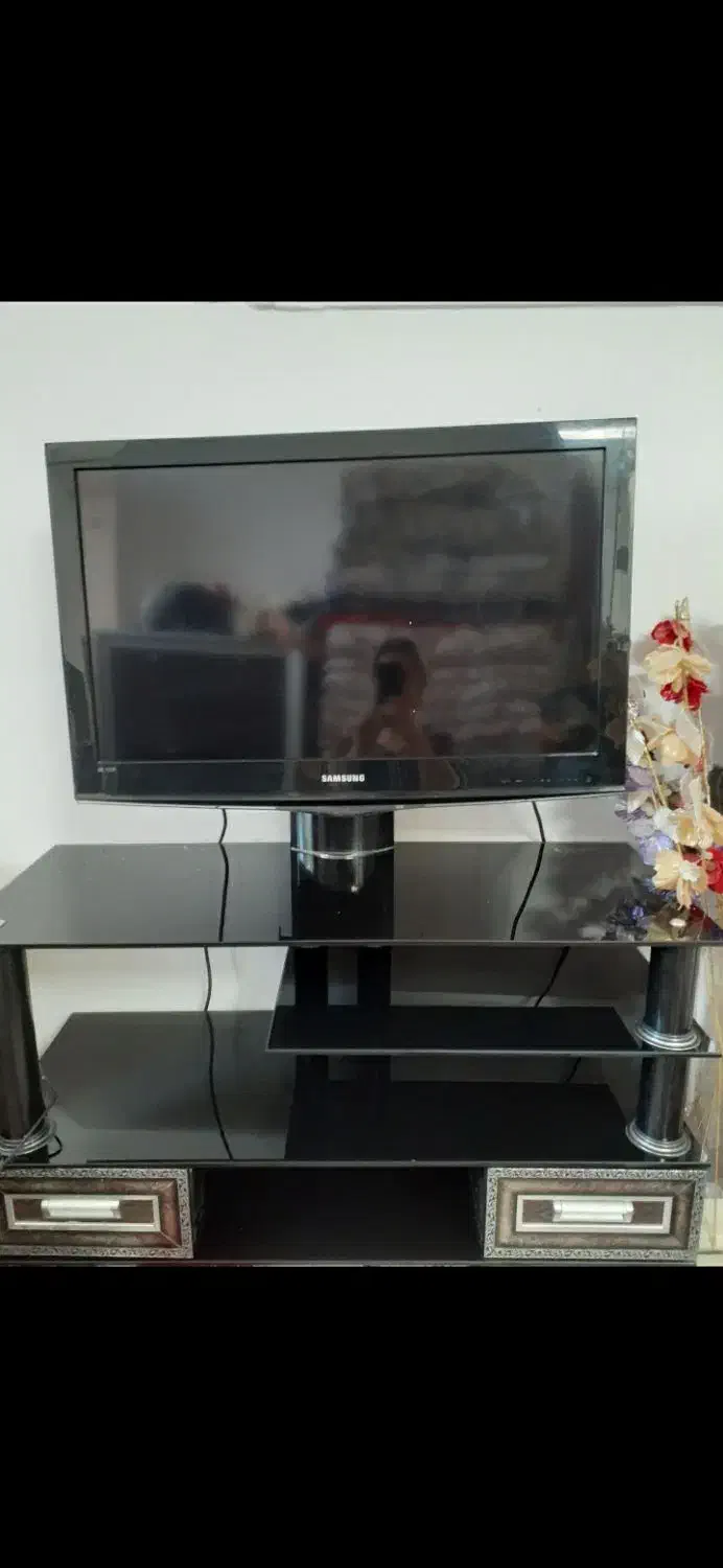 تلویزیون ۳۲ اینچLCD و زیره|تلویزیون و پروژکتور|کرمانشاه, |دیوار