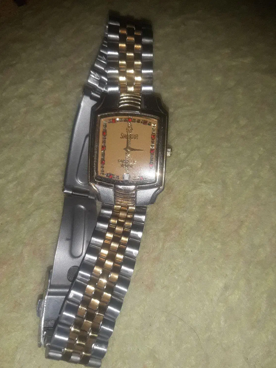 ساعت مچی|ساعت|بابا حیدر, |دیوار