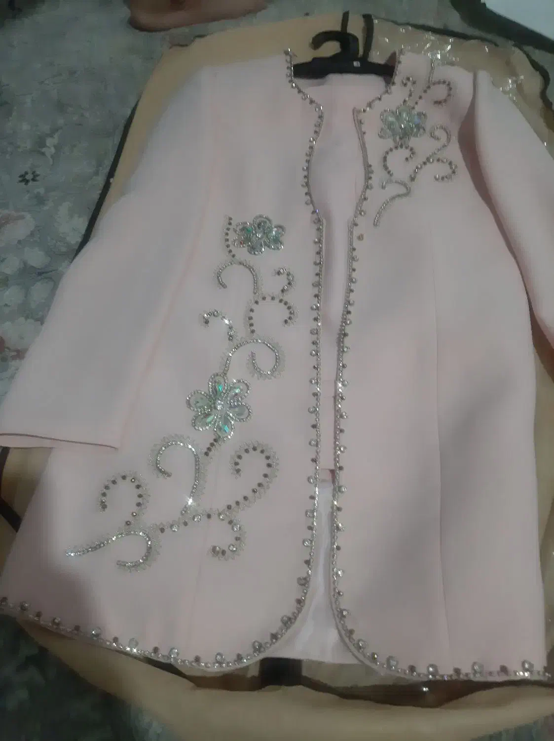 لباس مجلسی|لباس|فردیس, خیام غربی|دیوار