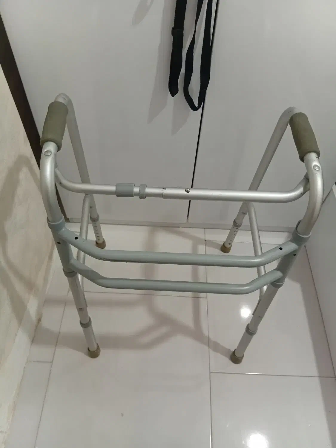 واکر تاشو از جنس آلمینیوم استفاده نشده نو|آرایشی، بهداشتی، درمانی|محمدیه-قزوین, |دیوار