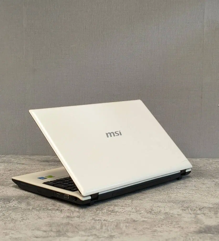 لپتاپ سفید رنگ msi با هارد یک ترا / نیترو سیستم|رایانه همراه|تبریز, |دیوار