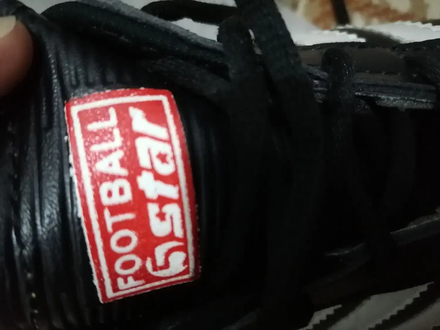 کفش فوتبال|کیف، کفش، کمربند|مریوان, |دیوار