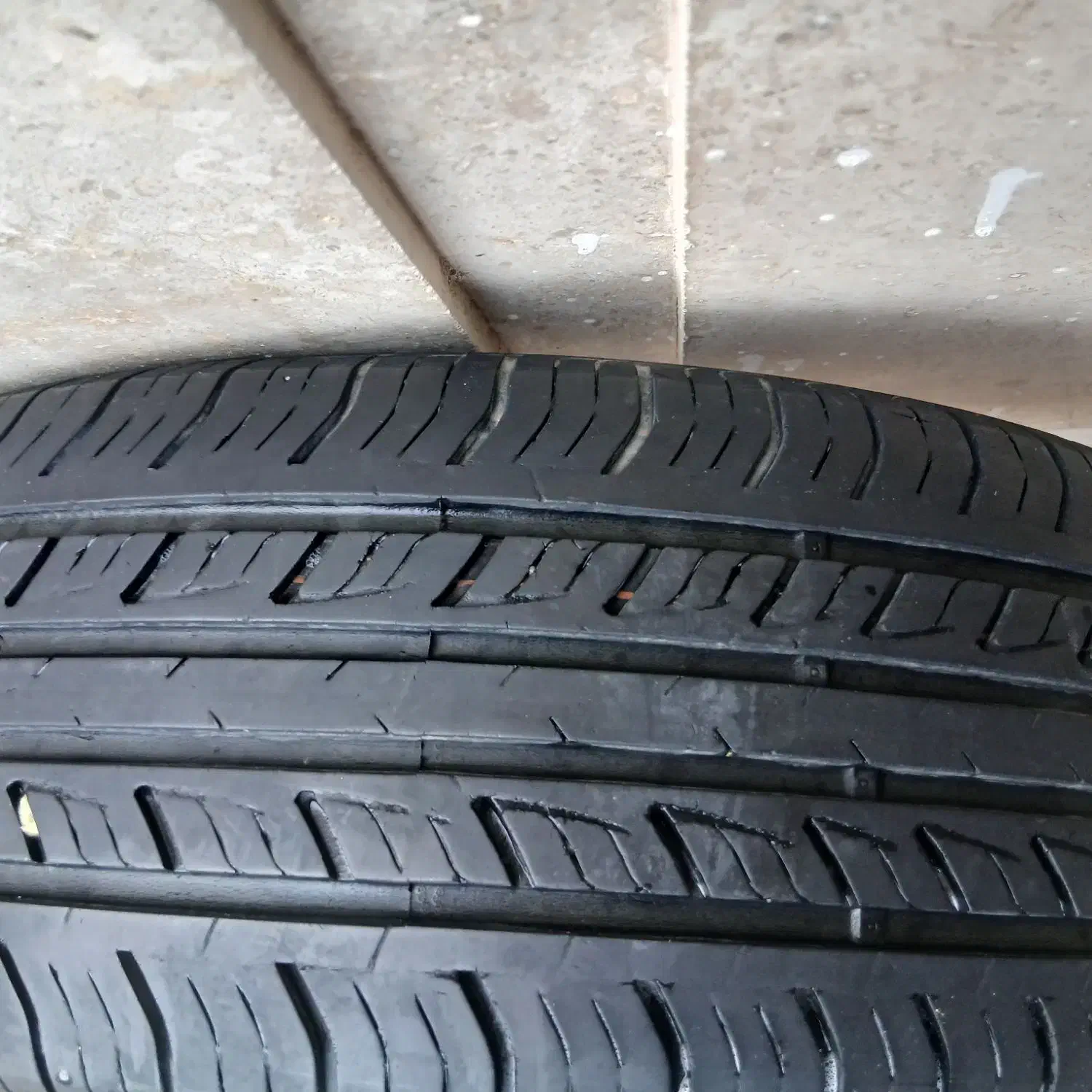 تایر کومهو ۴۰ درصد۱۸۵/۱۴|قطعات یدکی و لوازم جانبی|مشکین‌دشت, |دیوار