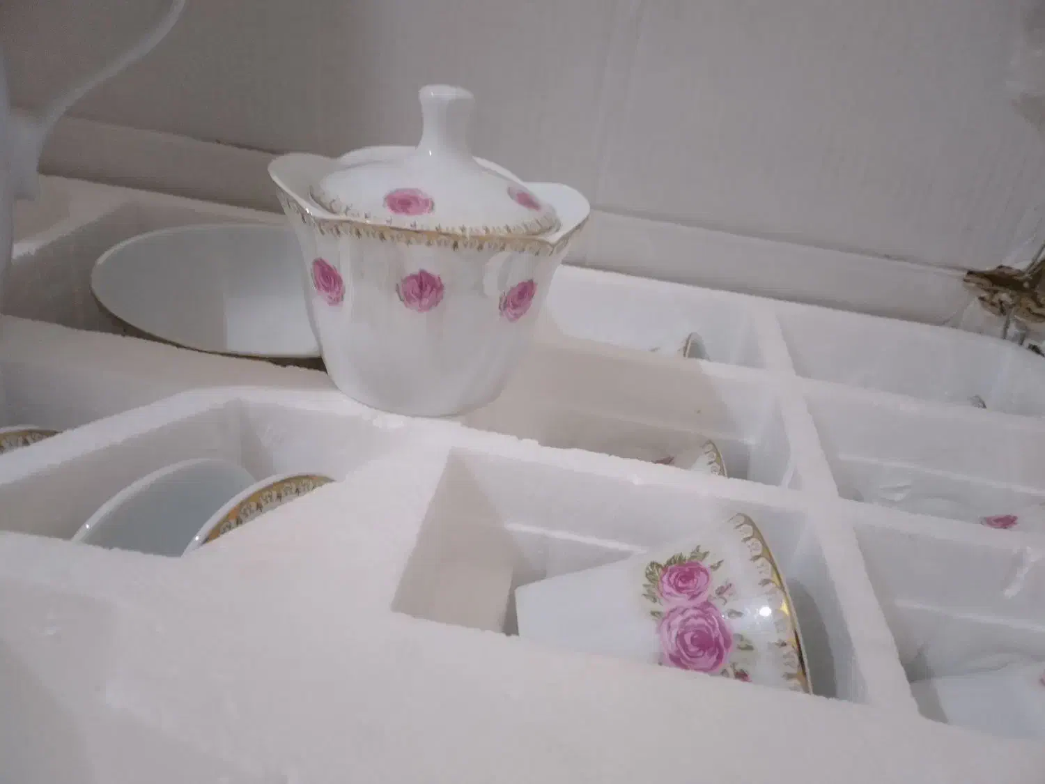 سرویس زیبا صورتی چایخوری ۲۳۵۰۰۰۰|ظروف سرو و پذیرایی|رباطکریم, رباطکریم|دیوار