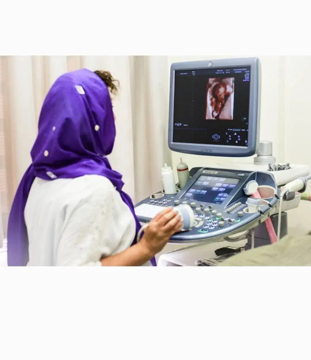 خانم دکتر ریحانه عزیزی متخصص سونوگرافی کلینیک حکیم|خدمات آرایشگری و زیبایی|نورآباد, |دیوار