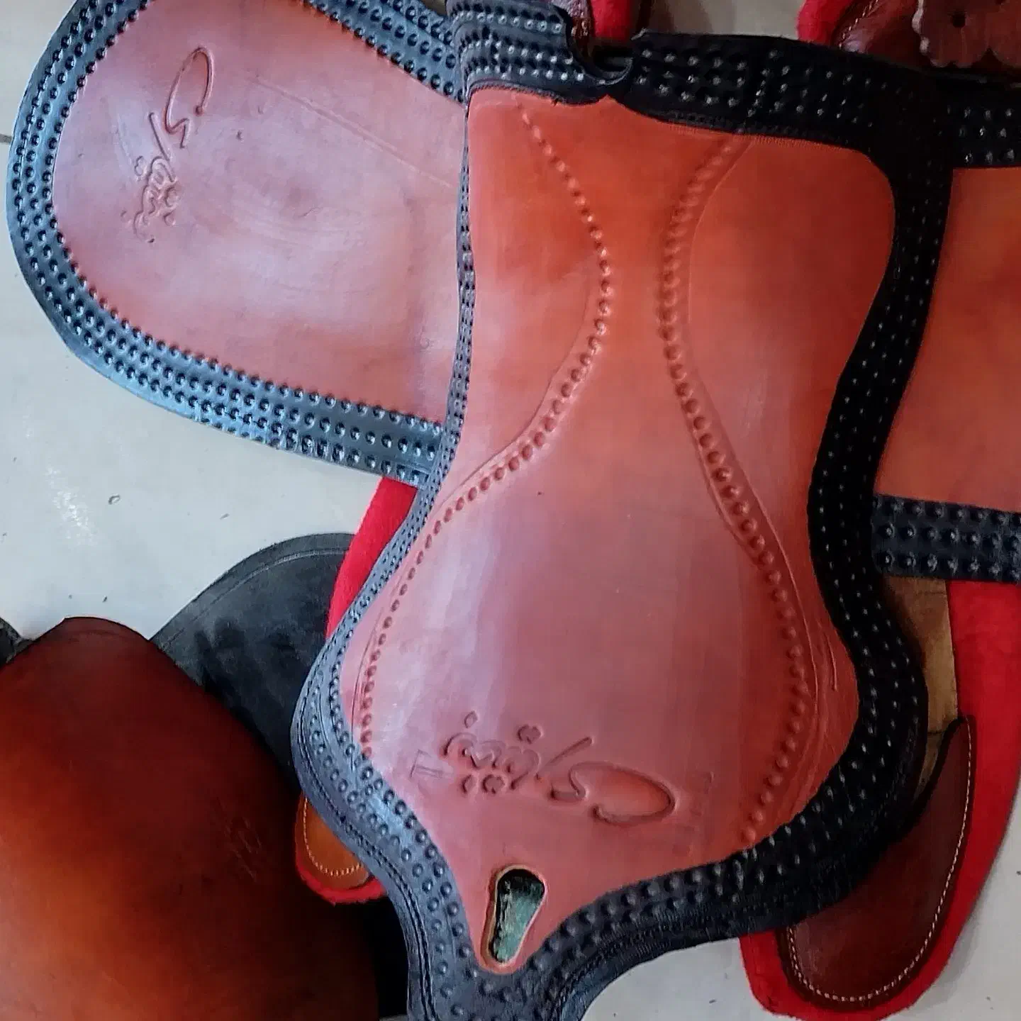 تولیدی انواع کمر بند طبی.ورزشی.لوازم سوار کاری زین|کیف، کفش، کمربند|قم, الوندیه و گذر صادق|دیوار