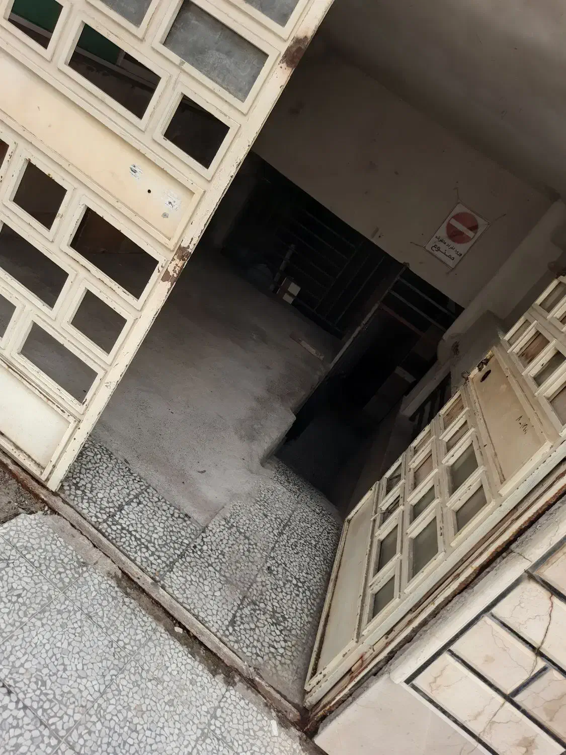اجاره زیر پارکینگ ۱۴۰ متری به همراه سرویس بهداشتی|اجارهٔ مغازه و غرفه|آمل, |دیوار
