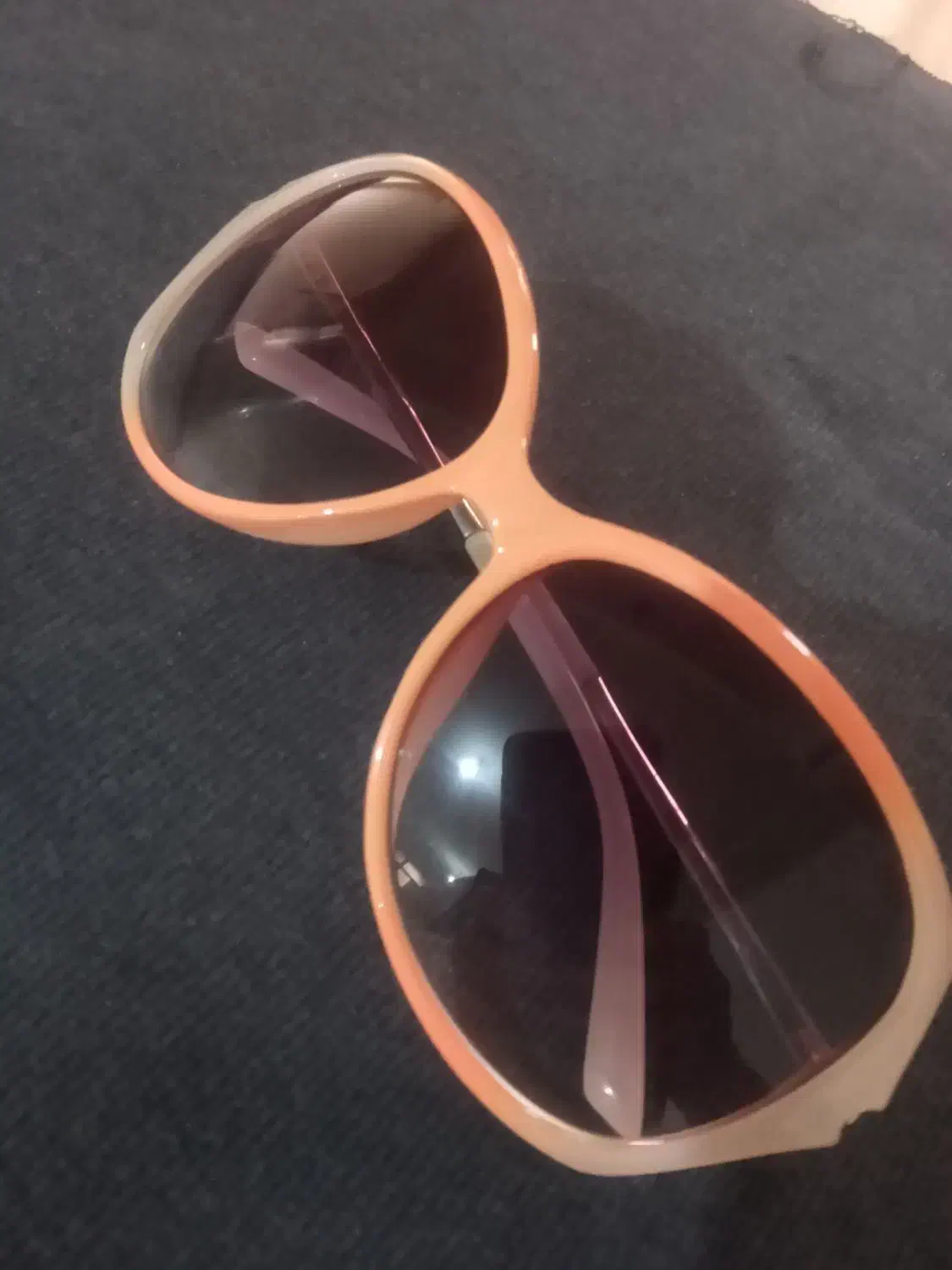 عینک آفتابی شیک در حد نو|زیورآلات و اکسسوری|گرمسار, |دیوار