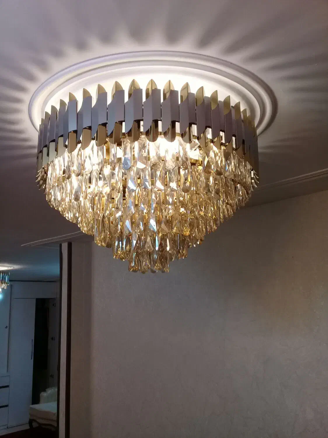 ۳ عدد لوستر کریستالی|لوستر و چراغ آویز|قم, قم نو|دیوار