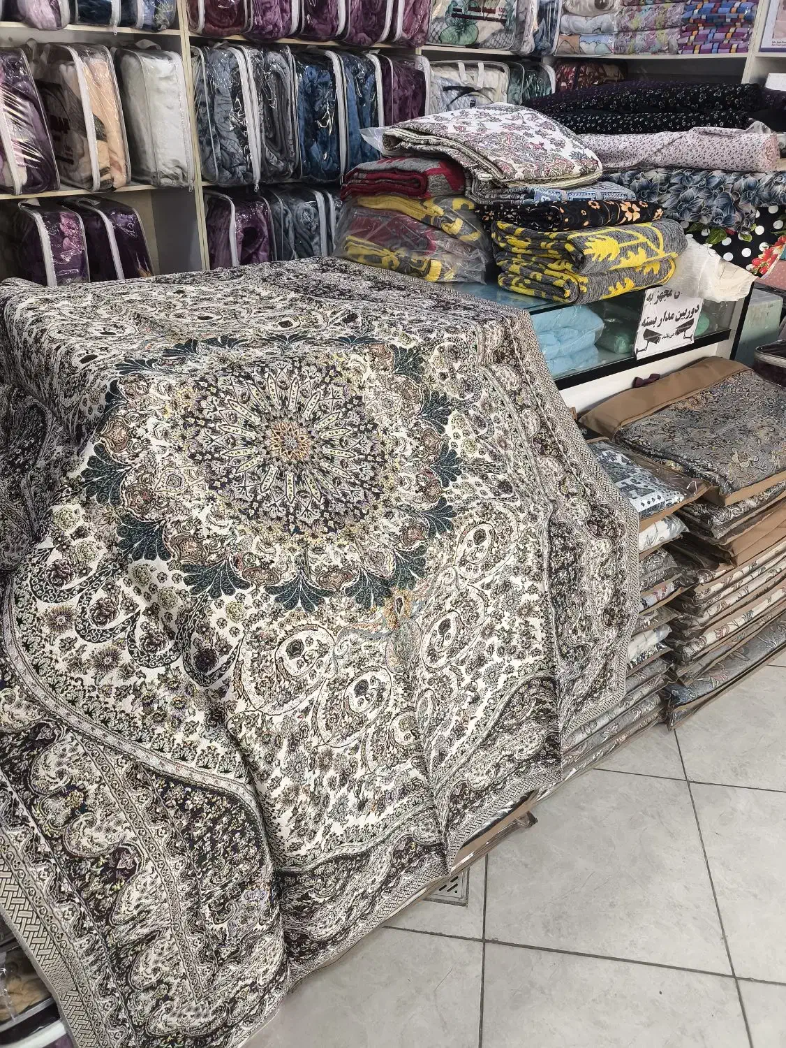 روفرشی مخمل اقبال یزد شاهسوند نخ پنبه کهنه فرش و..|روفرشی|کرج, اتحاد|دیوار