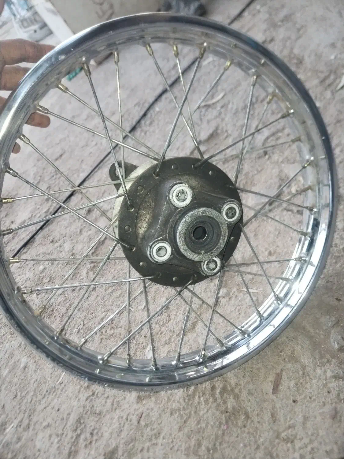 رینگ عقب هوندا 125|موتورسیکلت|شیراز, بالا کفت|دیوار