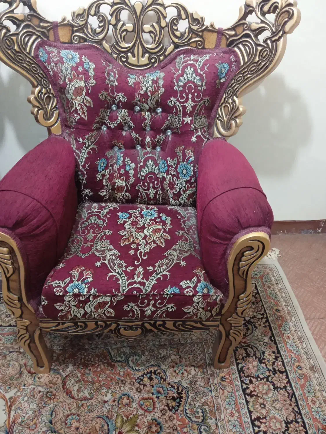 یک دست مبلمان ۷نفره سلطنتی نو و فقط چند ماه خریدم|مبلمان خانگی و میز عسلی|اهواز, بهارستان|دیوار