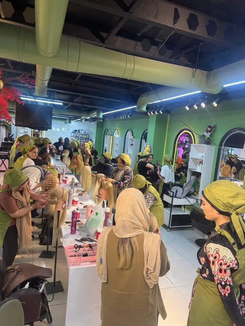 بهترین آموزشگاه میکاپ عروس کرج|خدمات آموزشی|کرج, اصفهانیها|دیوار