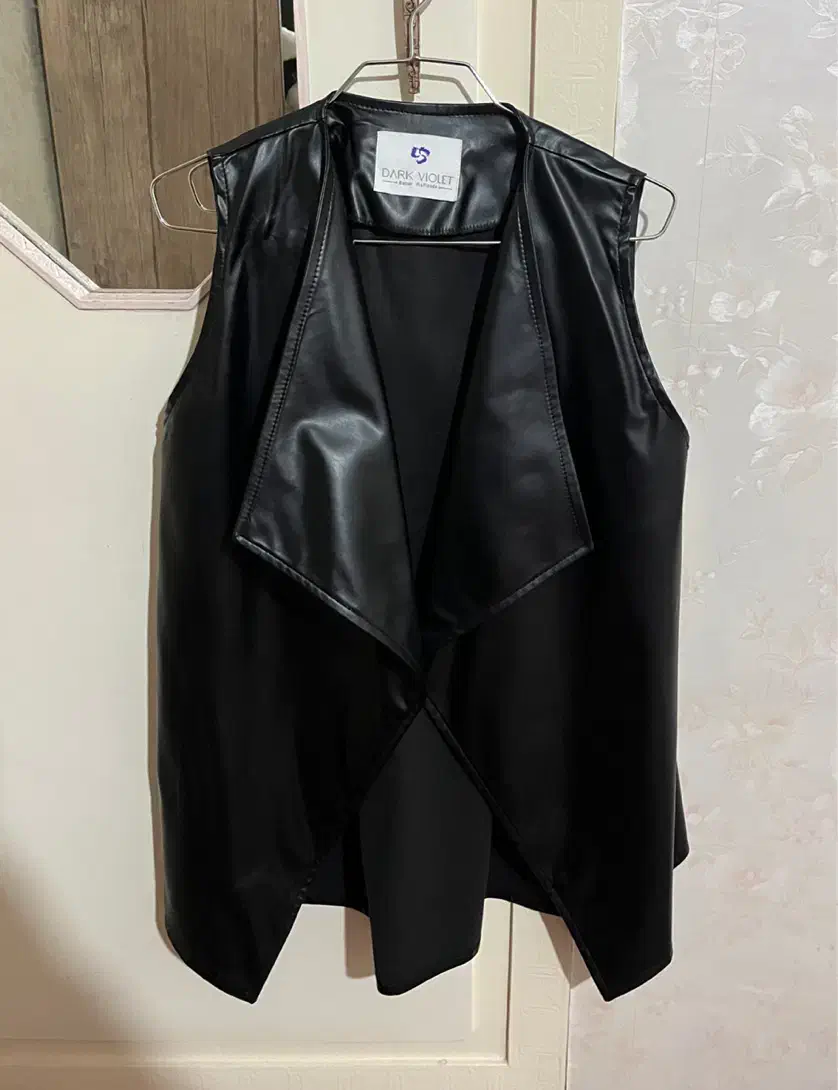 جلیقه چرم زنانه|لباس|میانه, |دیوار