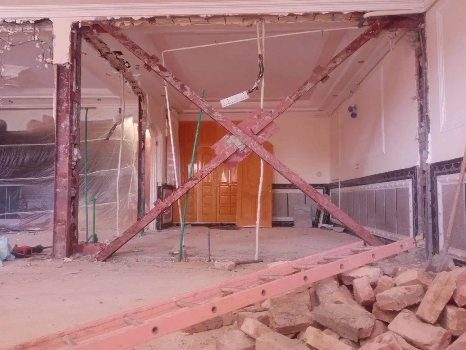 تخریب دیوارتعقیرات داخلی منزل استا،بنا بنافقط،زنگ|خدمات پیشه و مهارت|زاهدان, |دیوار