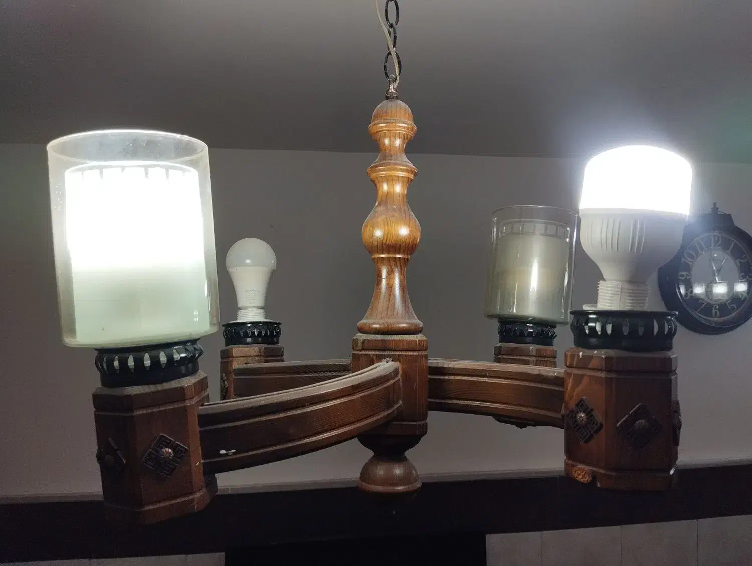 لوستر چوبی درحد نو|لوستر و چراغ آویز|مشکین‌دشت, |دیوار