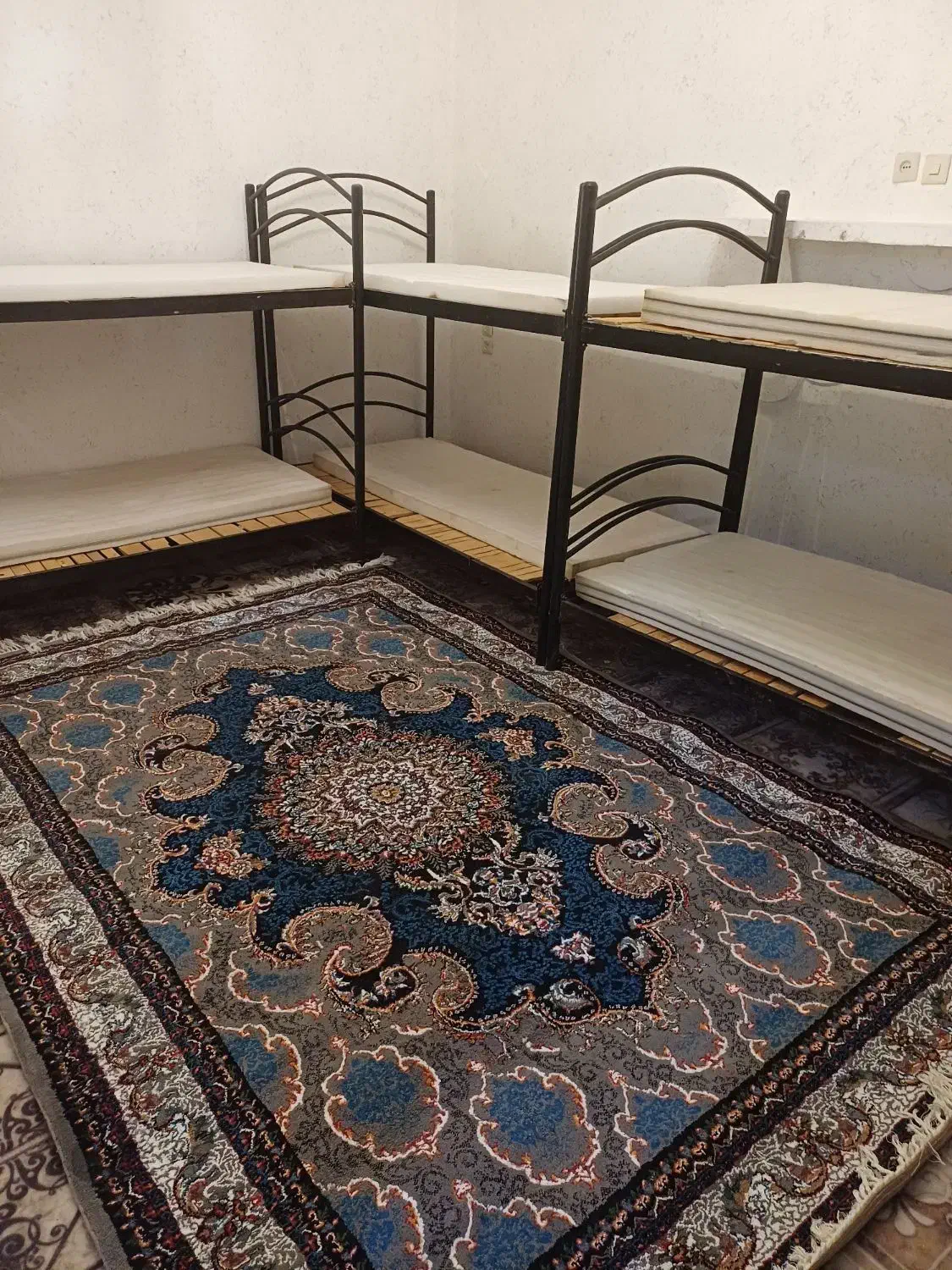 اجاره تخت خوابگاه دخترانه|اجارهٔ کوتاهمدت آپارتمان و سوئیت|شیراز, خلیلی|دیوار