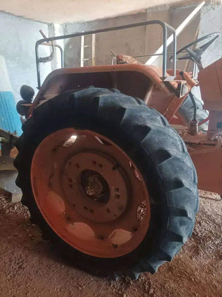 تراکتور رومانی بدون هیچ مشکل در حد نو کم کار|خودرو سنگین|شهرکرد, |دیوار
