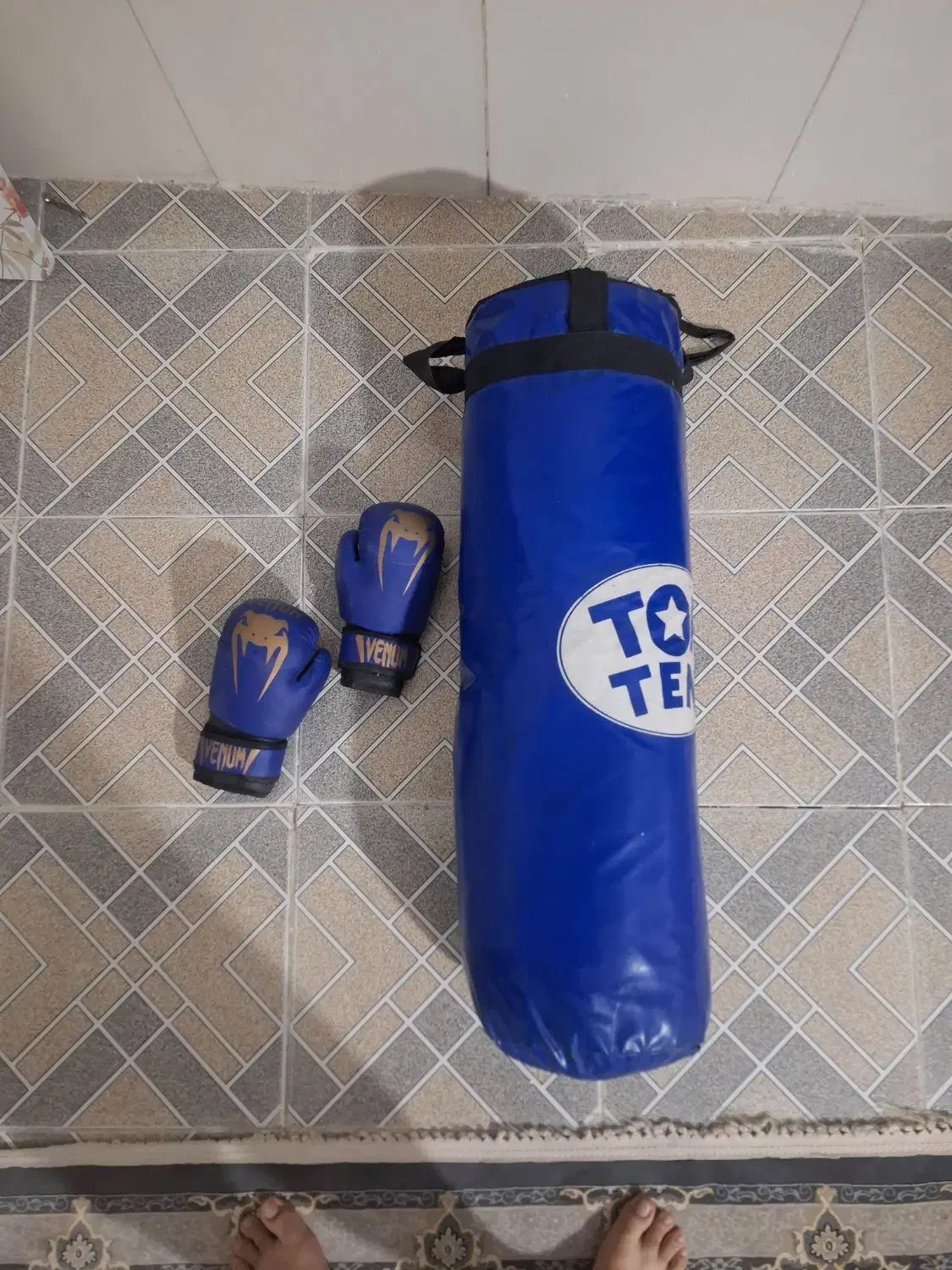 کیسه بوکس به همراه دستکش|تجهیزات ورزشی|پاکدشت, پاکدشت (مامازند)|دیوار