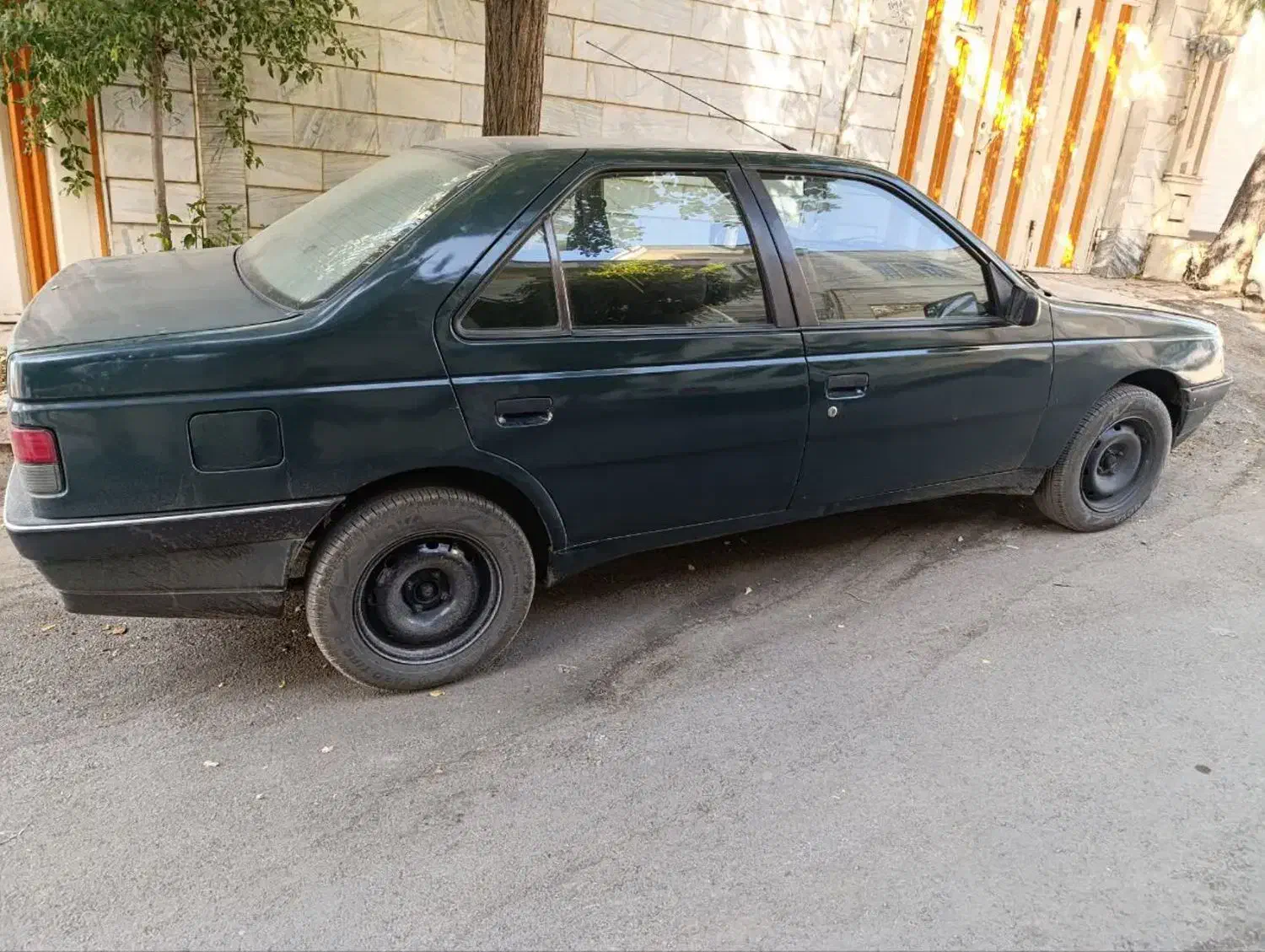 ۸۳ بنزینی|خودرو سواری و وانت|بروجرد, |دیوار