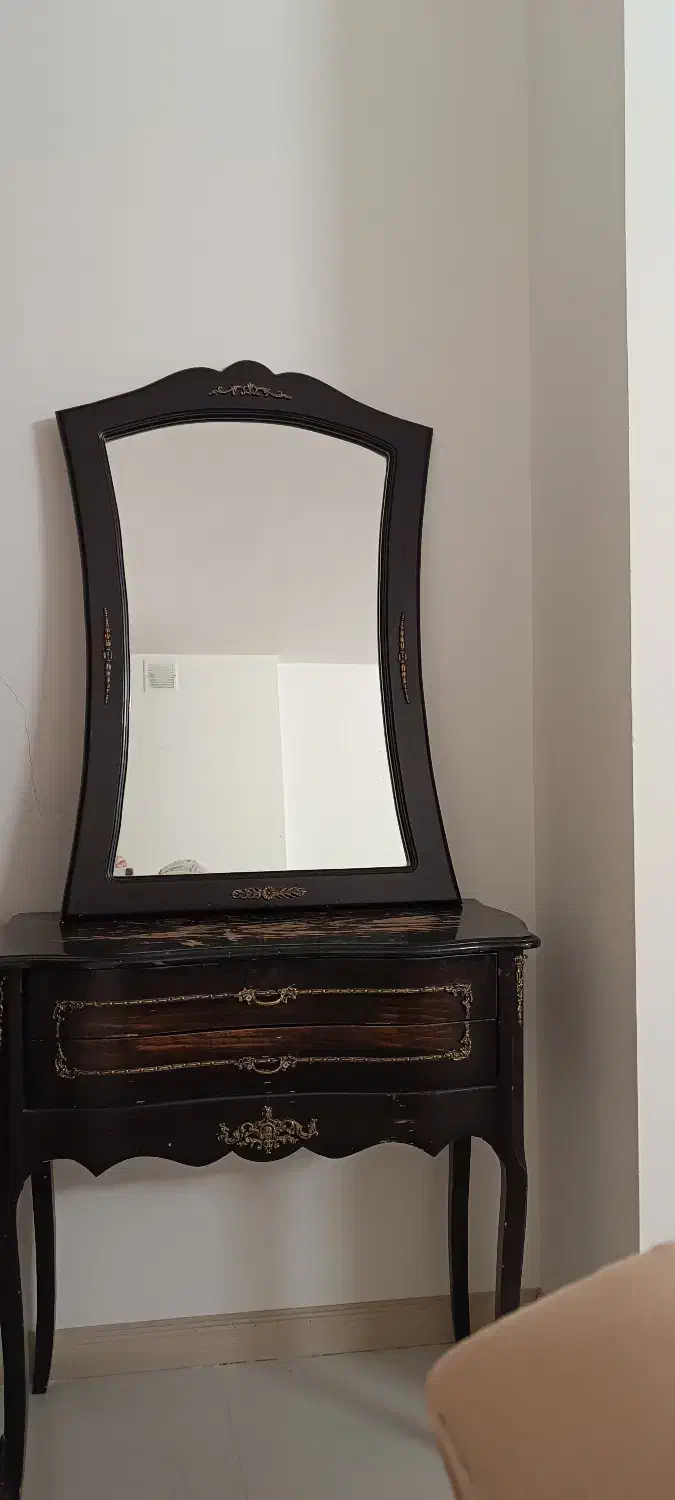 آیینه کنسول|بوفه، ویترین، کنسول|سبزوار, کاشفی شمالی (دادگستری)|دیوار