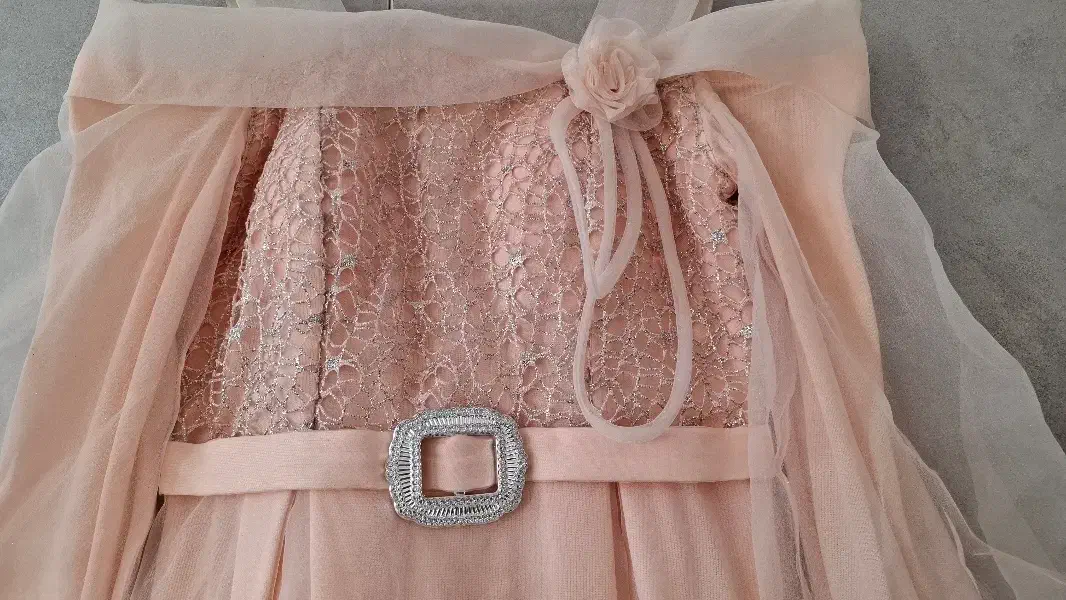 لباس مجلسی|لباس|پیشوا, |دیوار