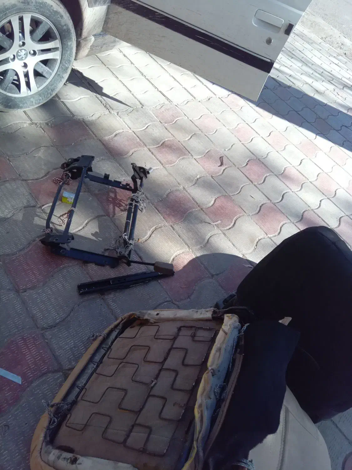 تعمیرات صندلی ماشین|خدمات موتور و ماشین|بم, |دیوار