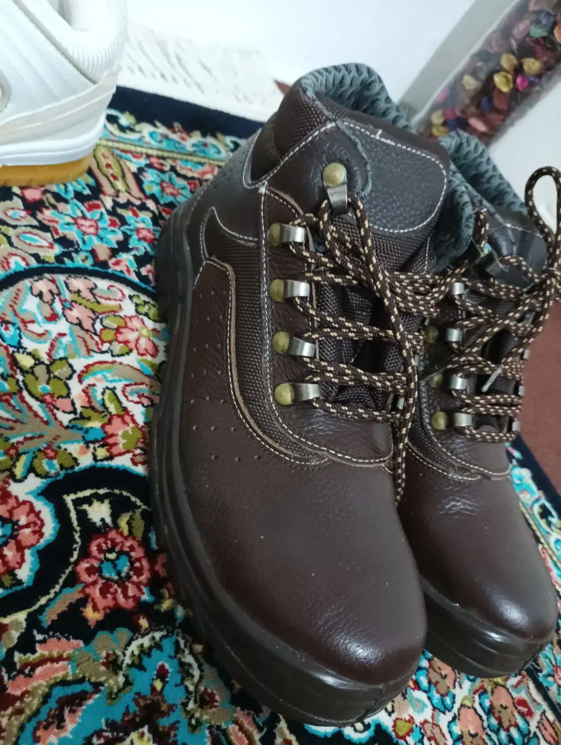 کفش کار|کیف، کفش، کمربند|کلاچای, |دیوار