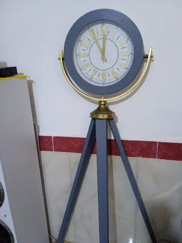 ساعت ۳پایه رنگ طوسی سالم فروشی|ساعت دیواری و تزئینی|مشهد, شهرآباد|دیوار