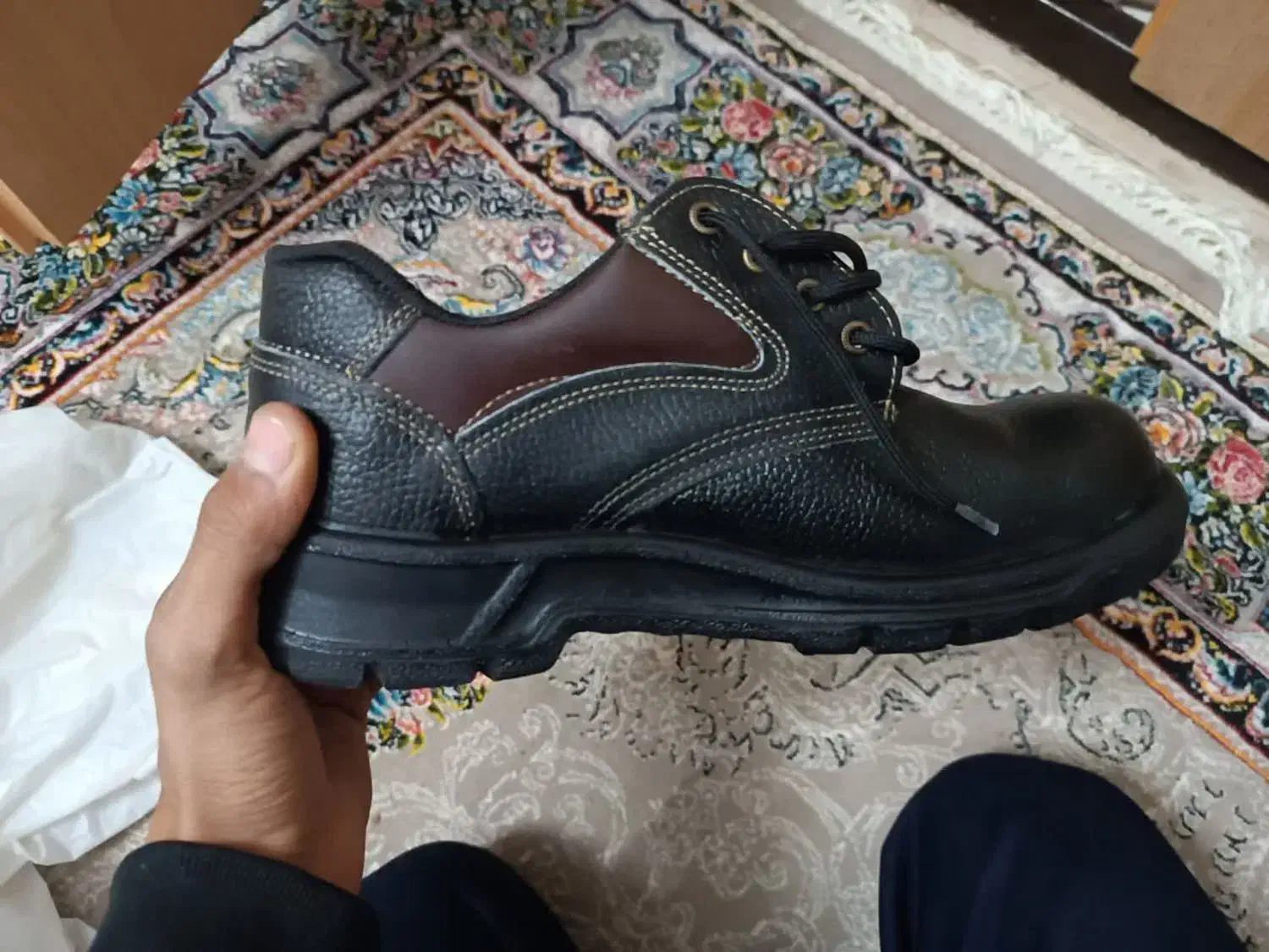 کفش کار|کیف، کفش، کمربند|تفت, |دیوار