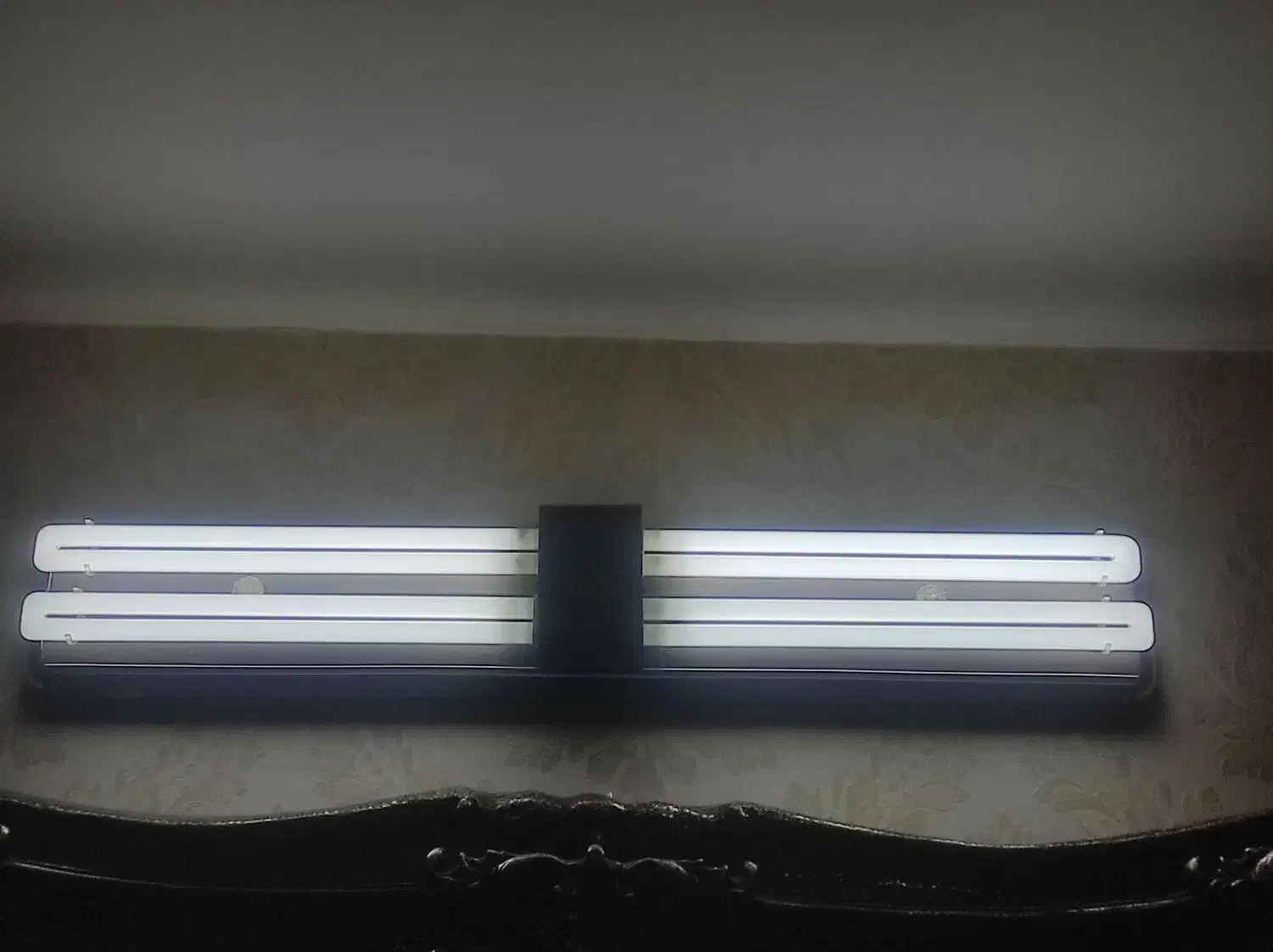 قاب مهتابی|لامپ و چراغ|قم, انسجام|دیوار