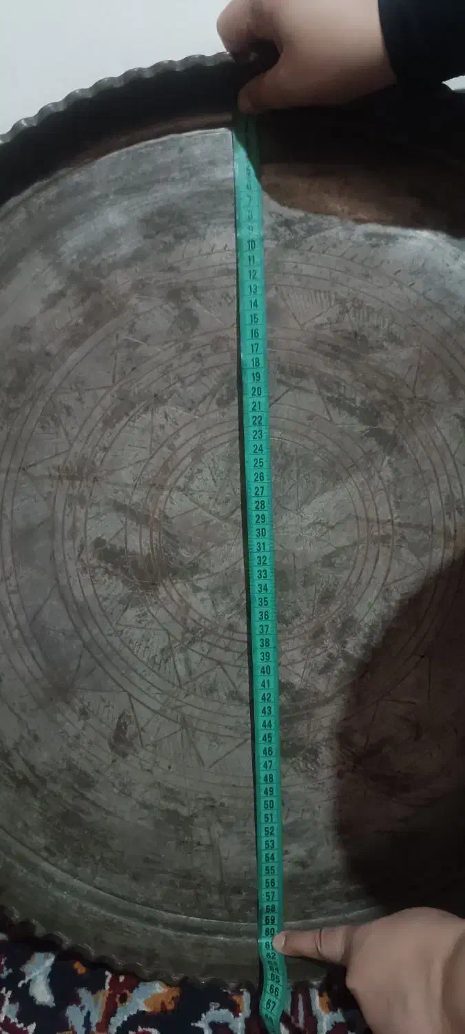 سینی مسی لبه دار و طرحدار برای ۶۰ سال پیش|کلکسیون اشیاء عتیقه|قائمشهر, |دیوار