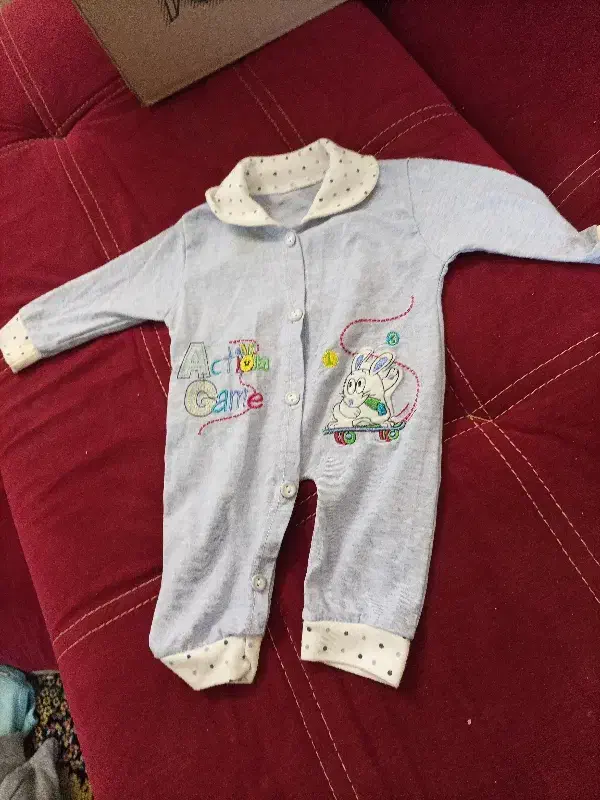 ۴۰ دست لباس نوزاد تمیز و قابل استفاده (رایگان)|کفش و لباس بچه|قرچک, پویینک|دیوار