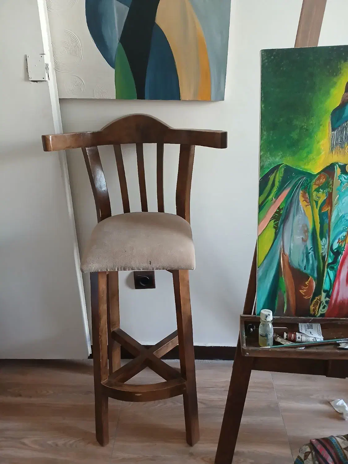 صندلی چوبی  اپن|کافی‌شاپ و رستوران|هشتگرد, شهرک بعثت|دیوار