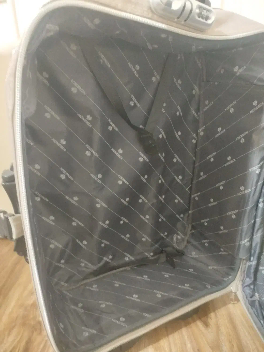 معاوضه چمدان مسافرتی بزرگ وجادار|کیف، کفش، کمربند|مشهد, شهرآرا|دیوار