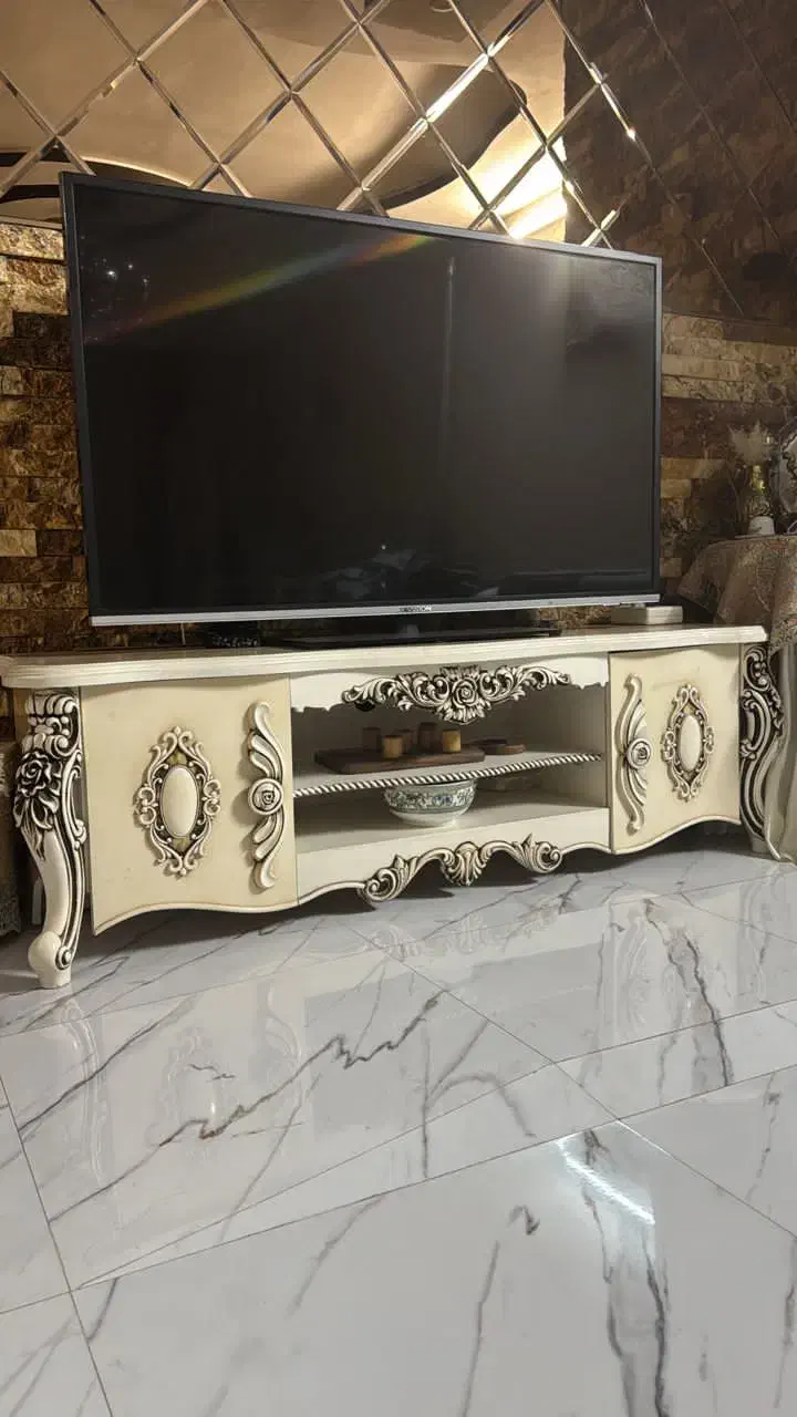 ساعت و ویترین|بوفه، ویترین، کنسول|برخوار, |دیوار