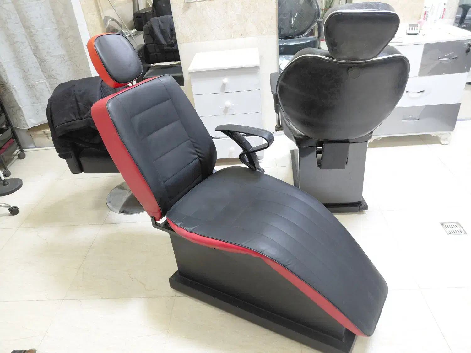 صندلی آرایش|آرایشگاه و سالن‌های زیبایی|کرمانشاه, |دیوار