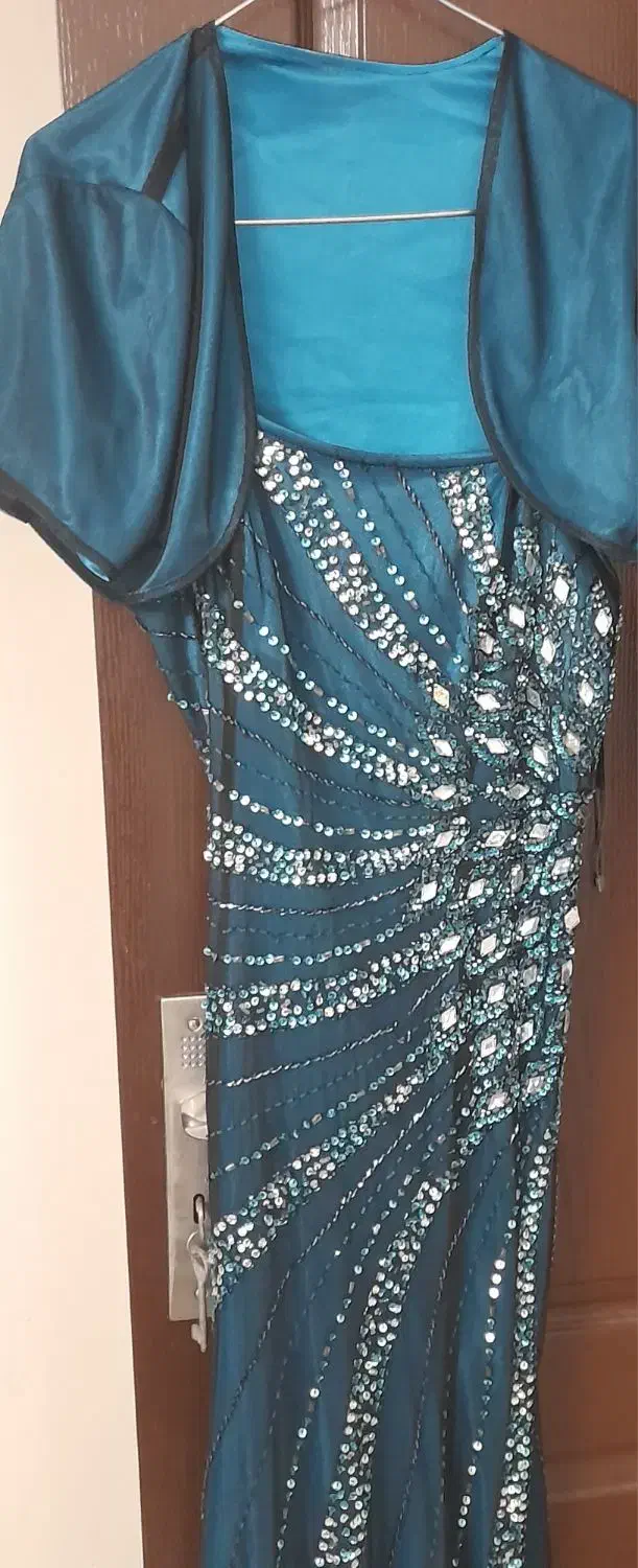 لباس مجلسی|لباس|قم, باغ کرباسی|دیوار