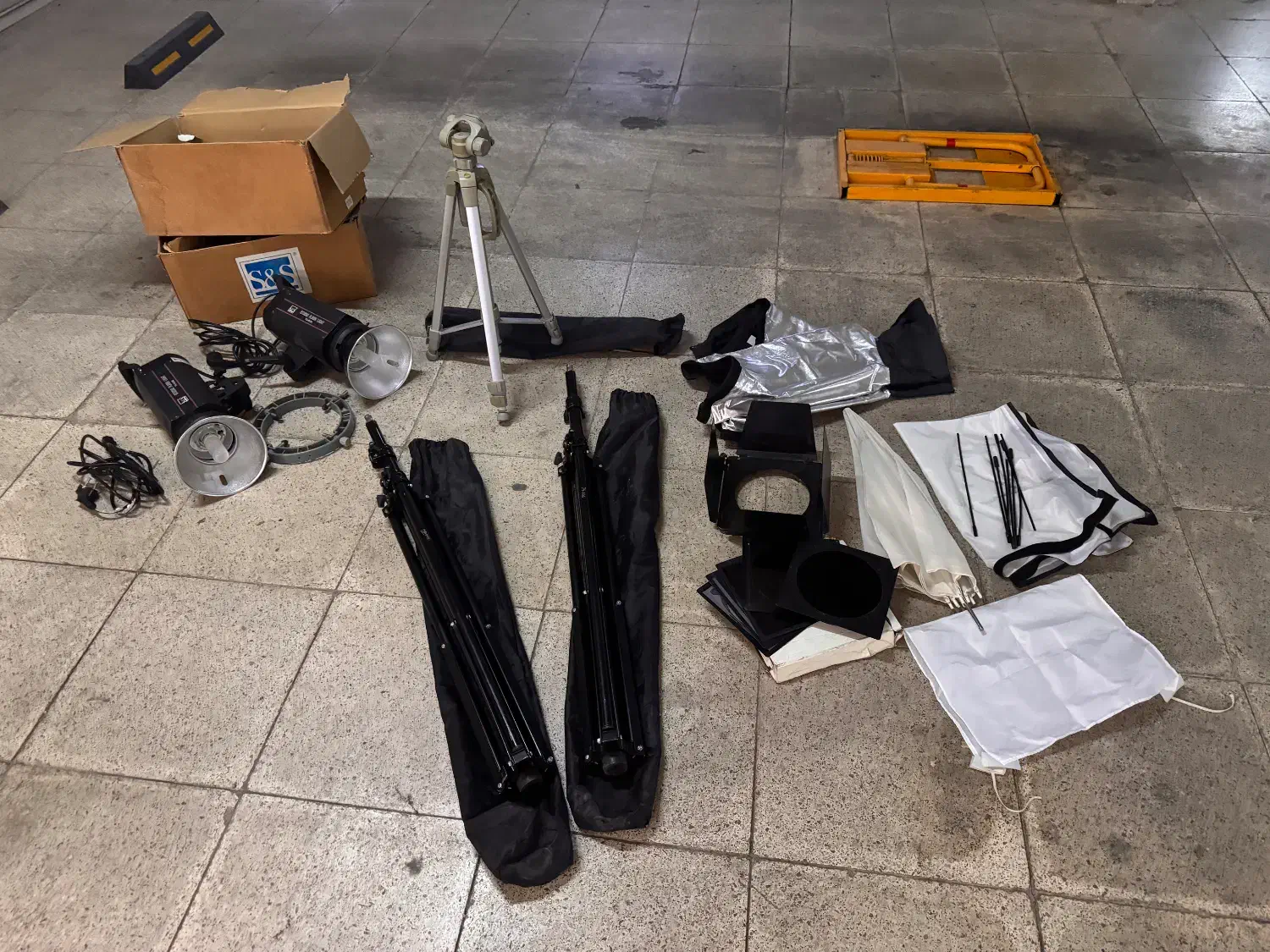 ۲ ست فلش چتر استودیویی|دوربین عکاسی و فیلم‌برداری|تهران, گلستان (شهرک راه آهن)|دیوار