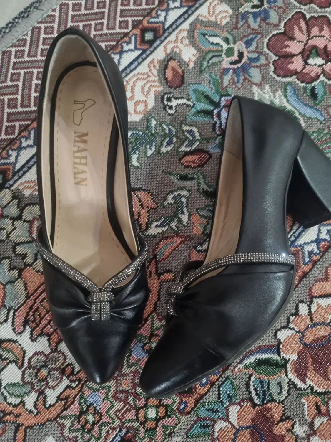 کفش نو|کیف، کفش، کمربند|ساوه, |دیوار