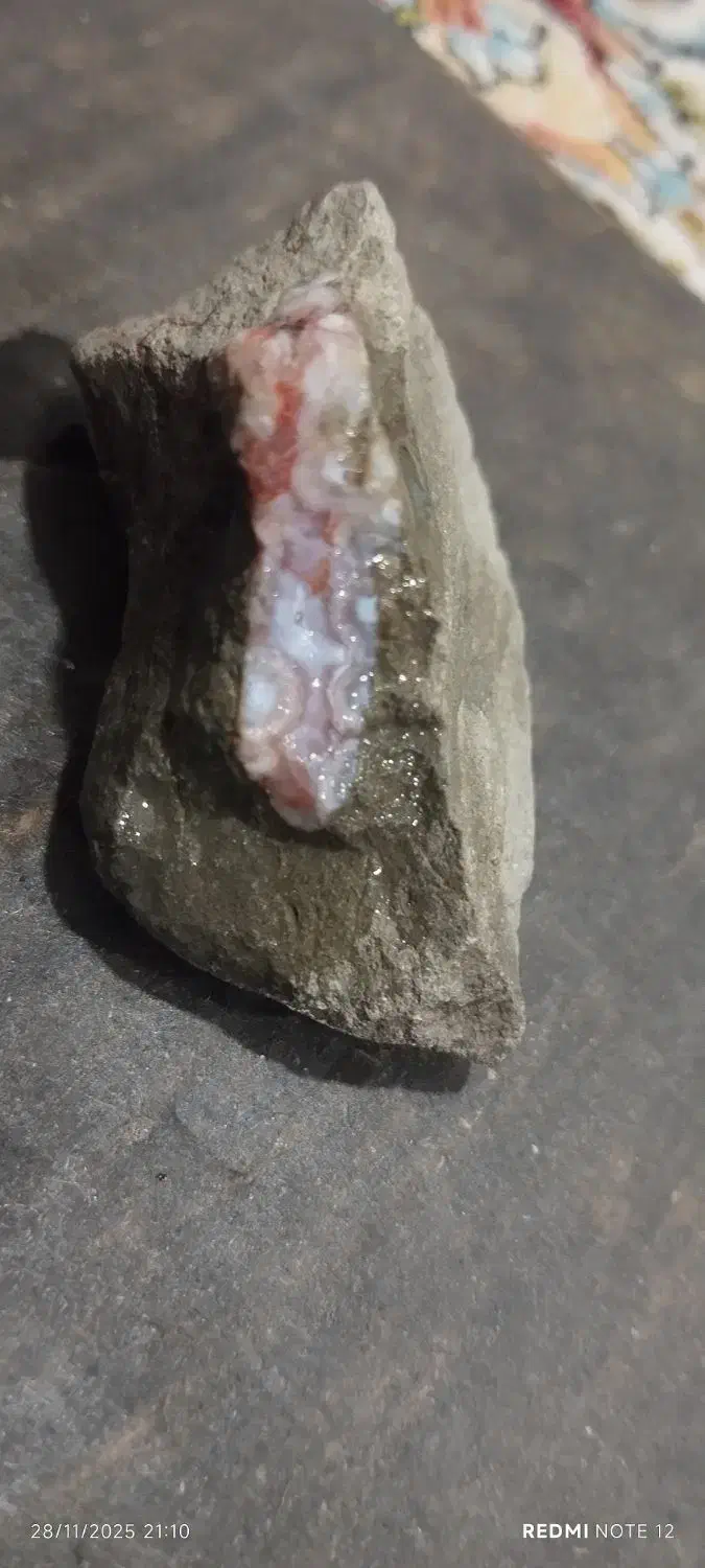 چند تکه عقیق عسلی، سلیمانی ،سیاه،ابی|کلکسیون اشیاء عتیقه|چالدران, |دیوار