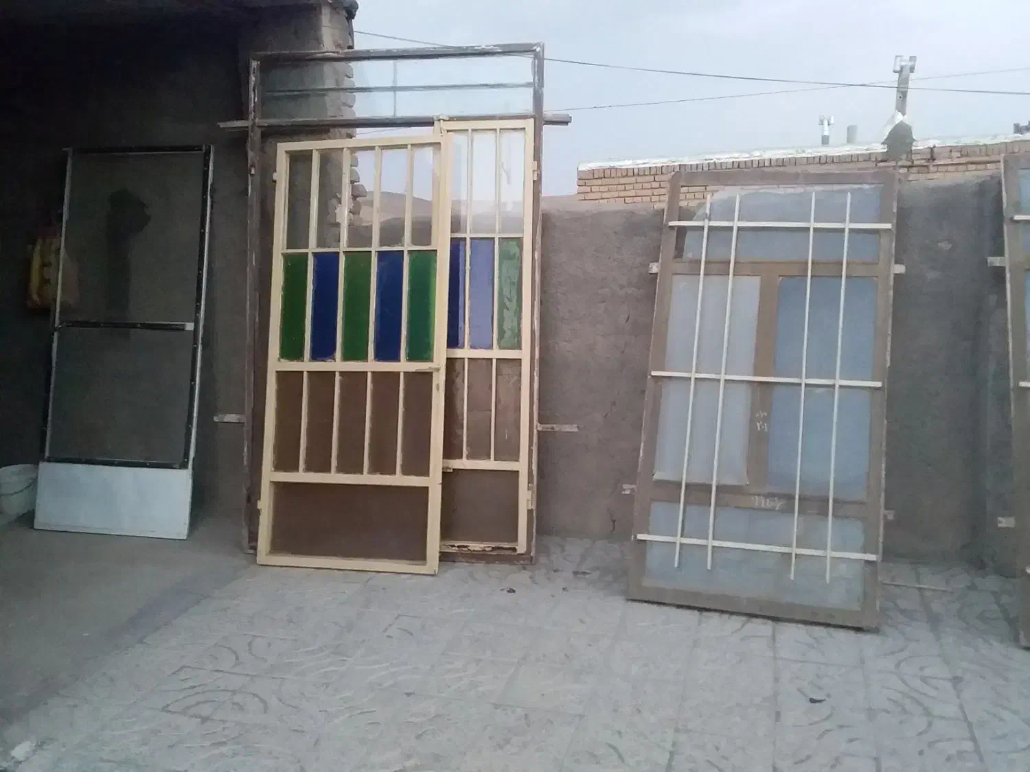 درب وپنجره دست دوم تمیز|مصالح و تجهیزات ساختمان|جلگه رخ, |دیوار