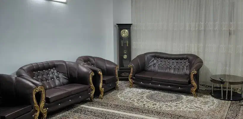 مبل چرم 7نفره|مبلمان خانگی و میز عسلی|شاهین‌شهر, مسکن مهر|دیوار