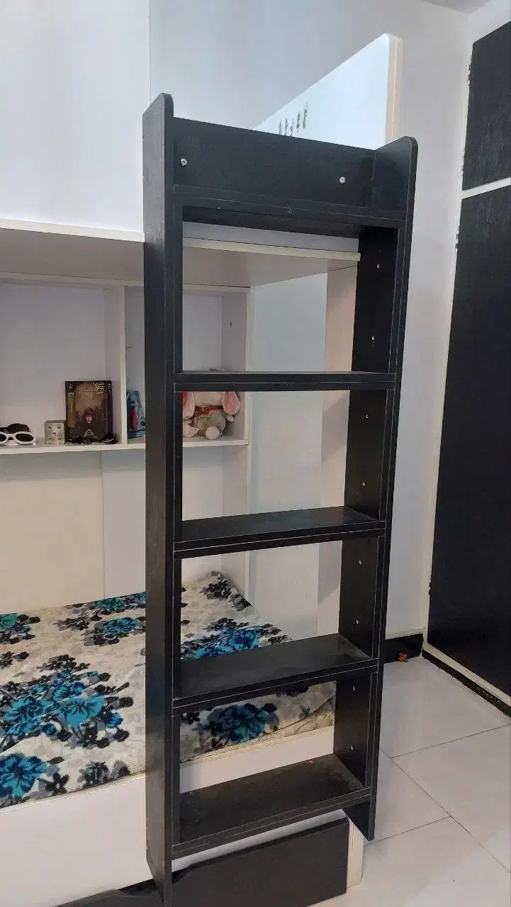 تخت دو طبقه در حد نو و میز تلویزیون|تخت و سرویس خواب|مشکین‌دشت, |دیوار