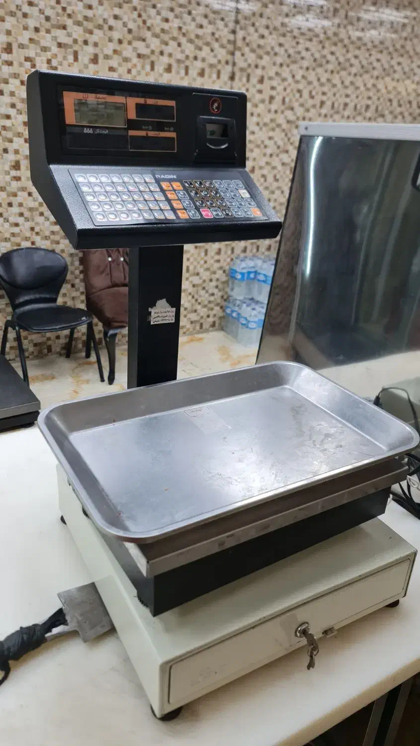 باسکول ۳۰۰ کیلویی محک و ترازو|فروشگاه و مغازه|تهران, تهرانپارس غربی|دیوار