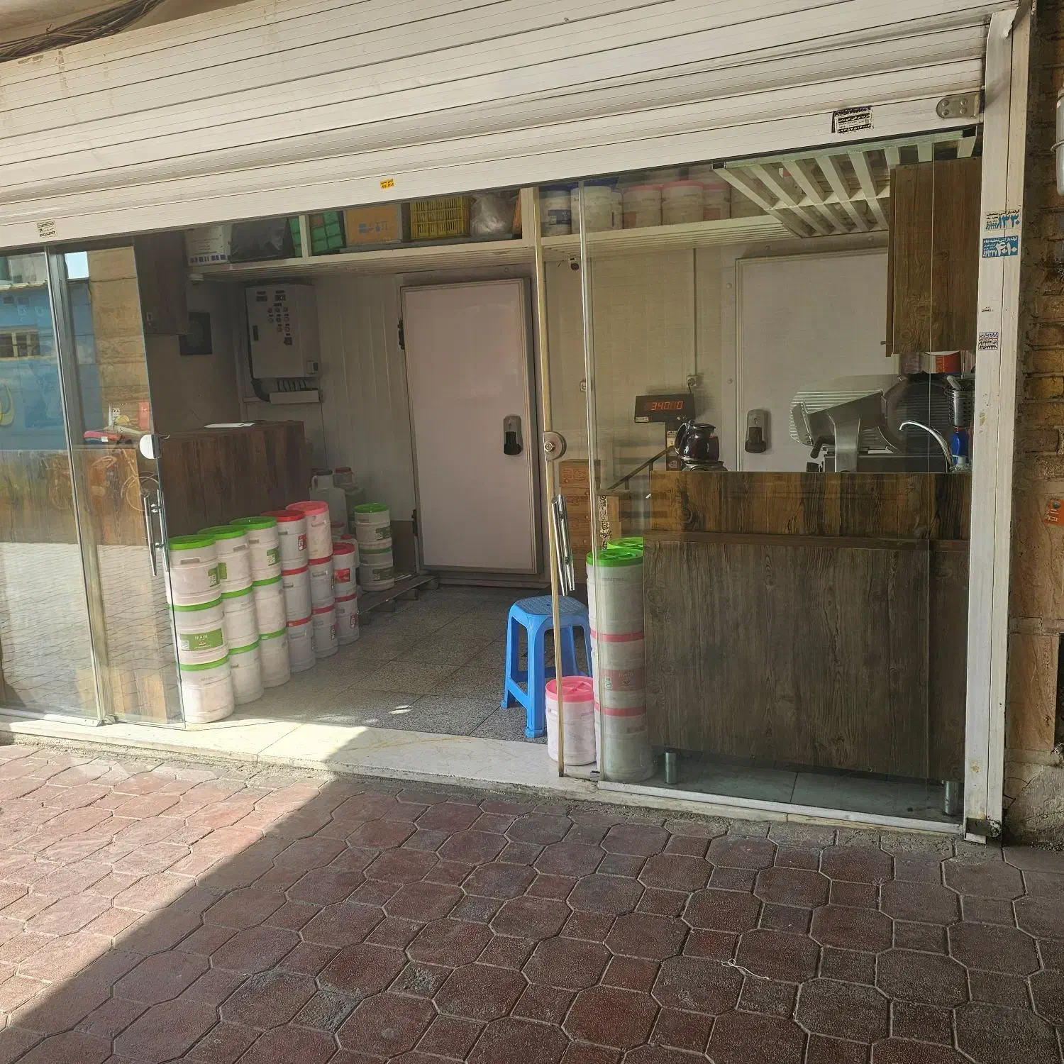 کارگر ساده جهت تخلیه بار|استخدام خدمات فروشگاه و رستوران|تهران, ستارخان|دیوار