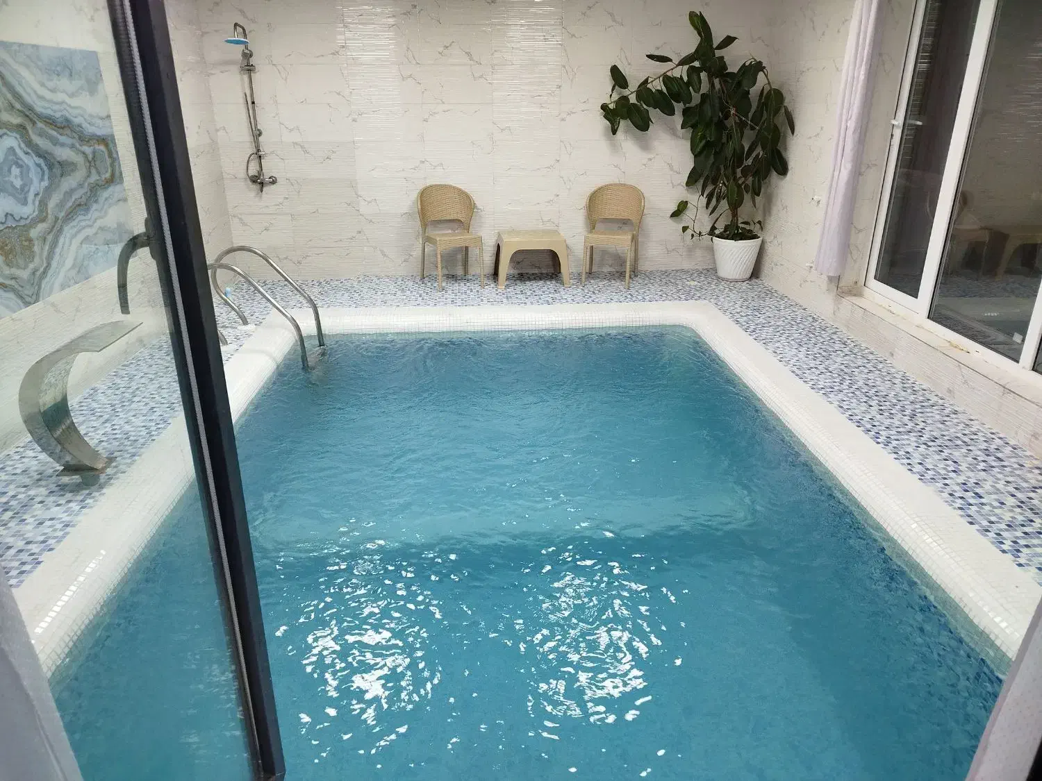 ویلا استخر دار|اجارهٔ کوتاه‌مدت ویلا و باغ|ارومیه, |دیوار